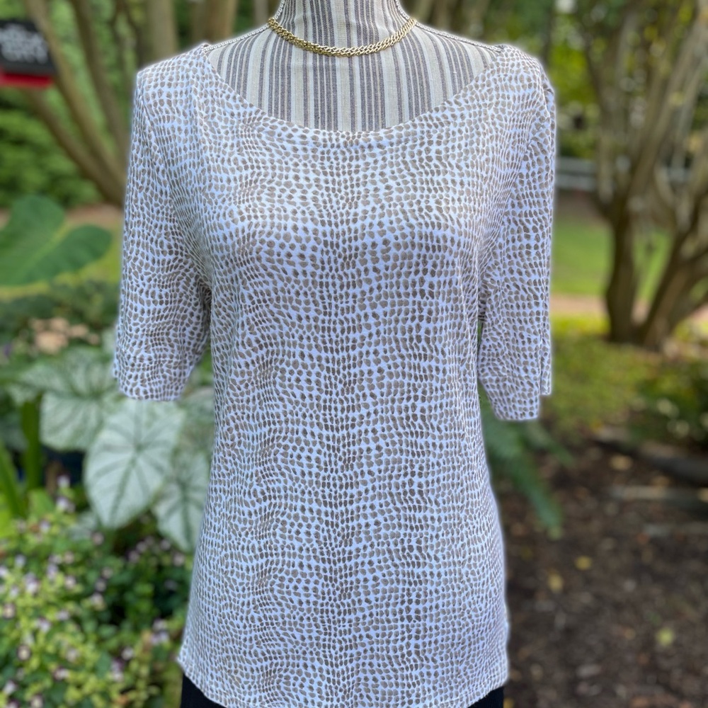 Chico’s animal print tee size 2, (P.T.)